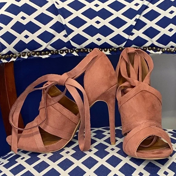 Mauve ankle strap tie up bootie - Picture 1 of 6